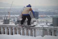 Seb Toots 于加拿大蒙特利尔 Montreal 展现高超雪板技巧