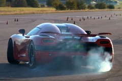 一探瑞典专业碳纤维设计生产车厂 Koenigsegg 的制造设计过程