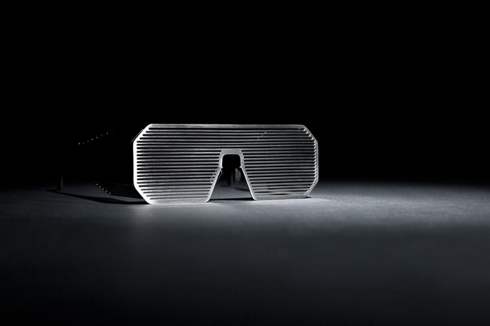 Boris Bidjan Saberi × Linda Farrow Shutter Sunglasses 联名太阳眼镜近照一览