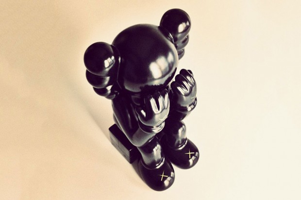 OriginalFake KAWS Companion “Seated” Black 抢先预览！