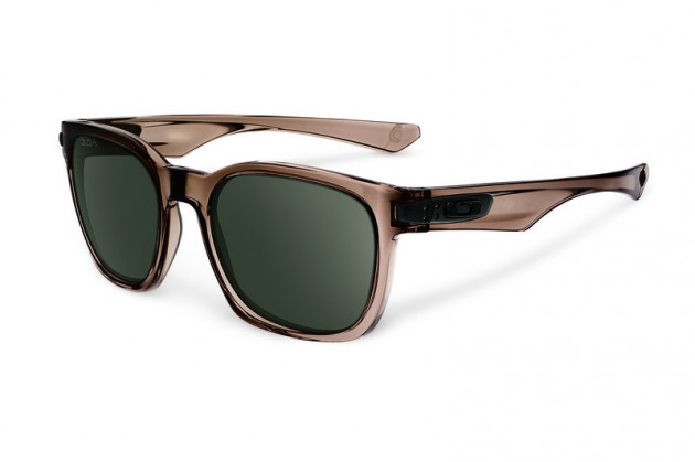 Oakley × 冲浪选手 Kolohe Andino 全新设计太阳眼镜系列