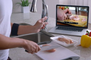 Thalmic Labs 打造革命性高科技产品 MYO 体感控制手带