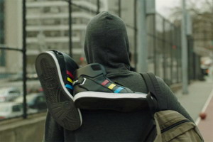 Google 与 adidas，YesYesNo 与 Zach Lieberman 携手打造 Talking Shoe “会说话的鞋子”