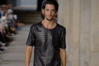 售价近10万美金的T恤！Hermes 2013春夏 男装鳄鱼皮 T-Shirt