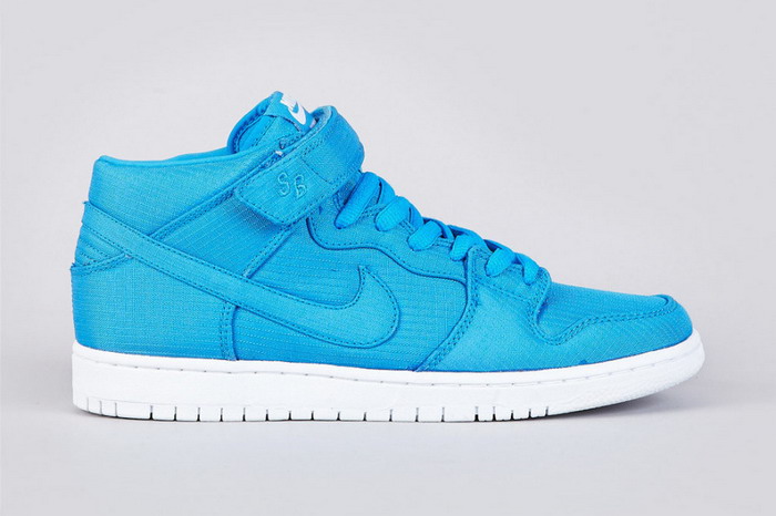 Nike SB Dunk Mid Pro “Photo Blue” 配色鞋款