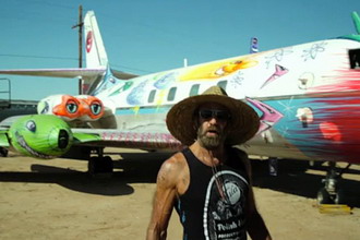 Kenny Scharf 为 The Boneyard Project 艺术企划改造一架 Lockheed Jetstar 古董飞机