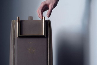 KAGE Trolley Suitcase by TSATSAS for Wallpaper* Handmade 行李箱