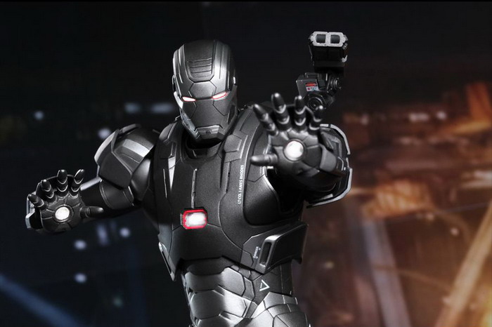 Hot Toys 发表 “Iron Man 3″ 1/6 War Machine Mark II 玩具模型