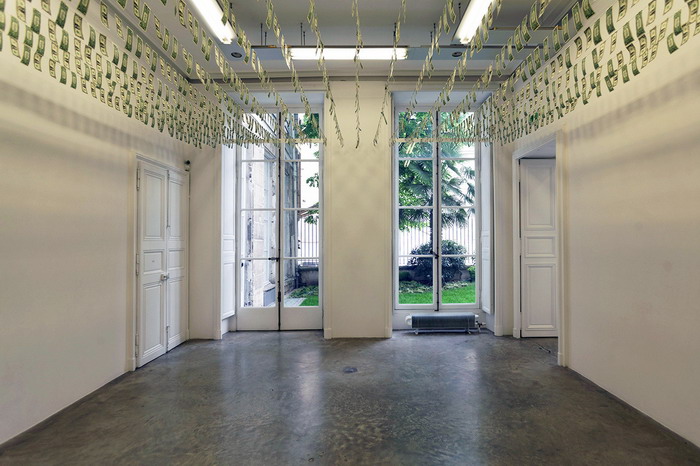 Gianni Motti 于 Galerie Perrotin 举办的个人展览 “Money Box” 现场回顾