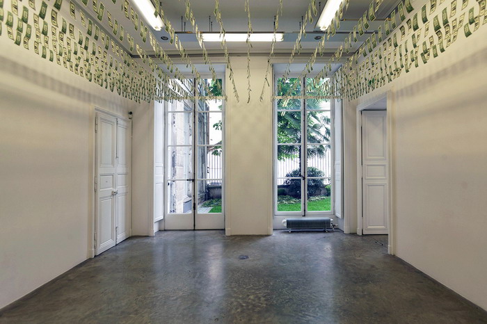 Gianni Motti 于 Galerie Perrotin 举办的个人展览 “Money Box” 现场回顾