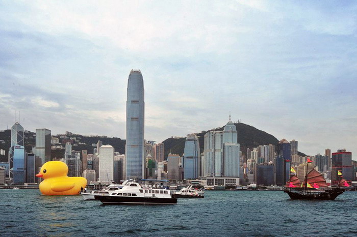 荷兰艺术家 Florentijn Hofman 创作的巨型 “Rubber Duck” 现已登陆香港