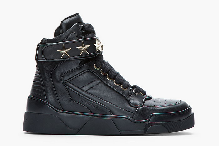 Givenchy Black Leather Star-Detail Sneaker 全黑配色球鞋