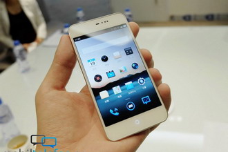 全白色魅族MEIZU MX2真机惊艳现身 魅族内部人士已证实