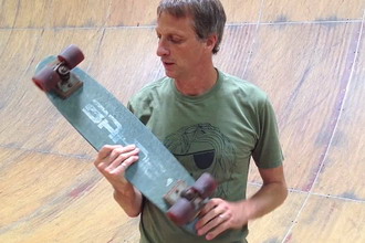 Tony Hawk 捐出人生第一块滑板 最后表演视频释出