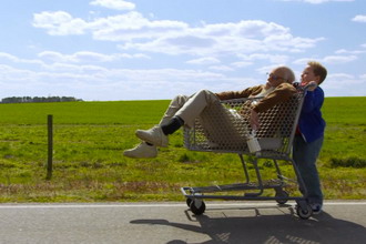 Jackass 系列电影《Jackass Presents: Bad Grandpa》官方预告片