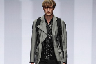 FRANCISCO VAN BENTHUM 2014 春夏系列新品 T 台秀