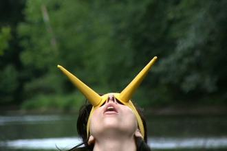 Lady Gaga 为众筹项目 Marina Abramovic Institute 赤裸宣传