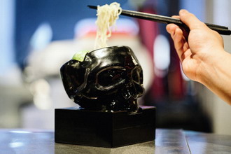 品尝 mastermind JAPAN × HIDE-CHAN Ramen 拉面