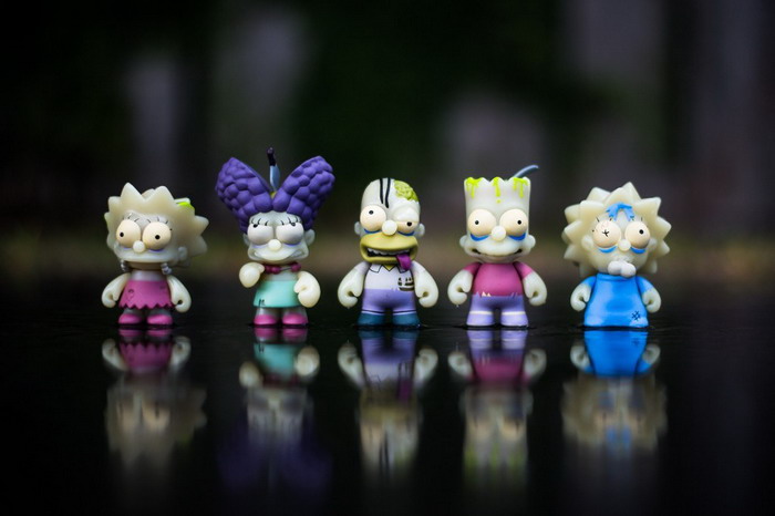 Kidrobot × The Simpsons Zombie Treehouse of Horror 联名玩偶