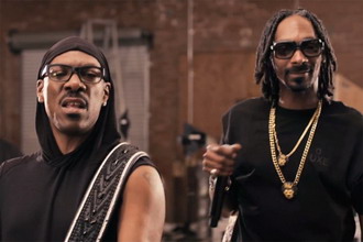 Eddie Murphy featuring Snoop Lion《Red Light》MV