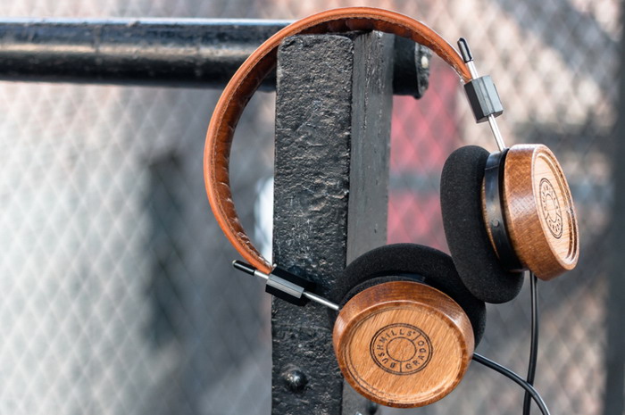 The Bushmills × Grado Labs 限量版联名耳机