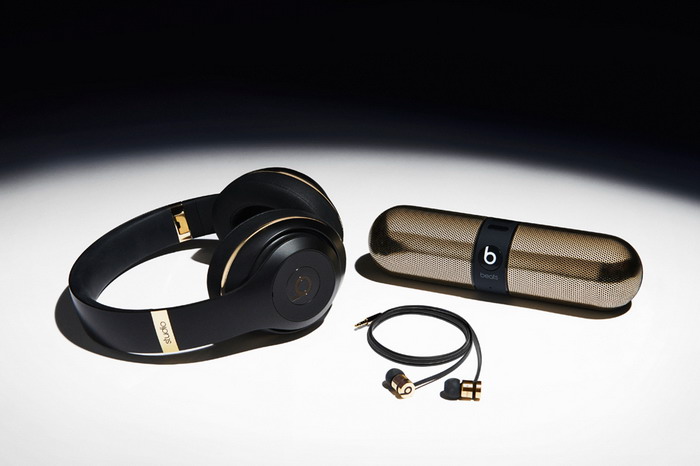 Alexander Wang × Beats by Dre 联名别注系列音乐数码商品