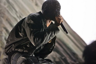 Kanye West 在芝加哥演唱会上通过歌曲向 Michael Jordan 致敬