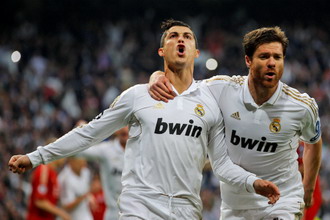 Xabi Alonso 与 Cristiano Ronaldo 围绕 adidas 与 Nike 两大品牌展开辩论