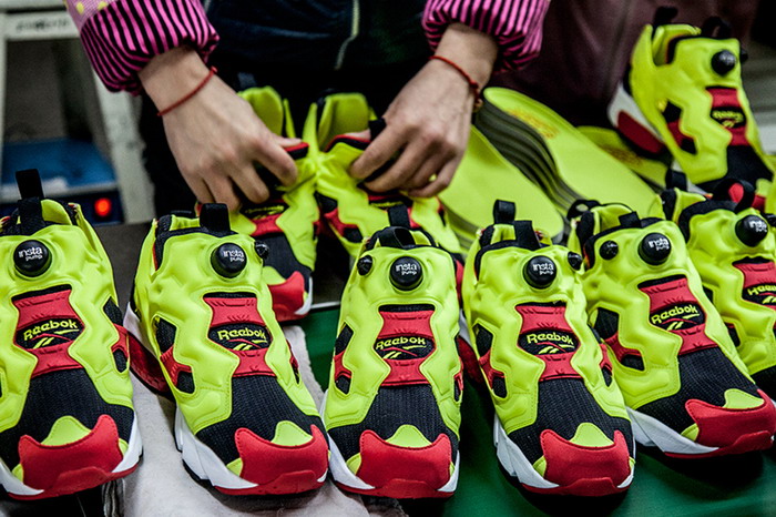 跟随《Sneaker Freaker》探访 Reebok Instapump Fury 的生产过程