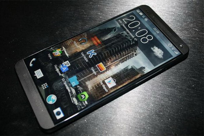 疑似HTC M8真机曝光 配双摄像头+双闪光灯