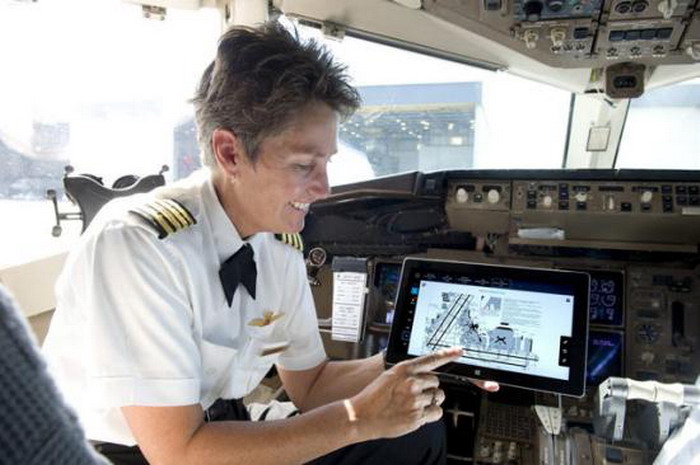 微软Surface 2通过FAA认证 进入民航飞机驾驶舱