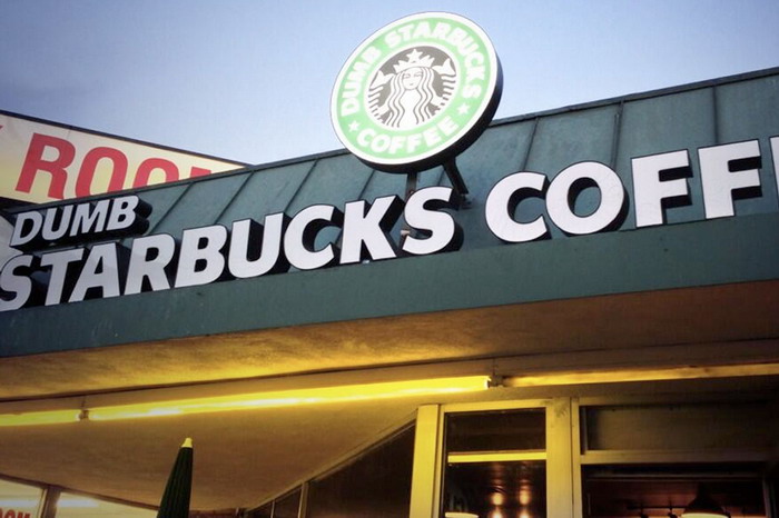 Dumb Starbucks 洛杉矶开张，声称是艺术而非山寨