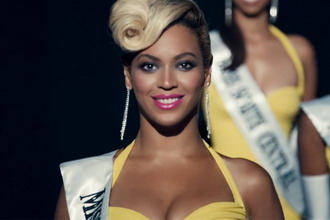 Beyoncé 单曲《Pretty Hurts》MV