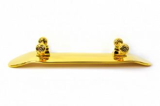 售价 $15,000 美元的 Golden Skateboard 制作短片
