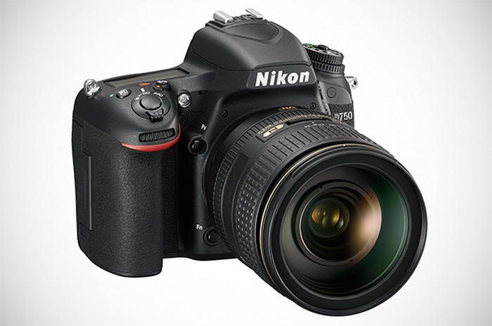 Nikon D750 降临，首次在全幅 DSLR 加入翻转屏幕（望向 Canon）
