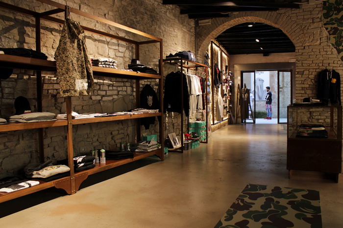 A Bathing Ape 进驻意大利首家官方零售商