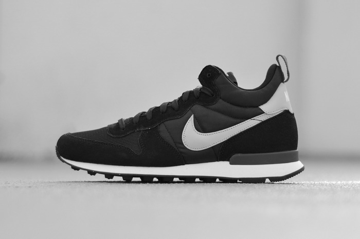 Nike Internationalist Mid 黑白配色设计鞋款