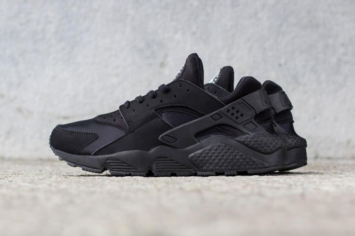 Nike Air Huarache「Triple Black」配色设计鞋款