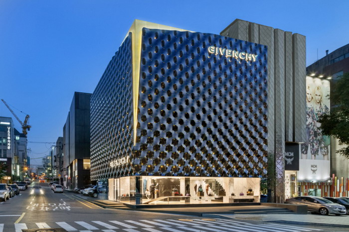 Piuarch 为 Givenchy 打造首尔旗舰店