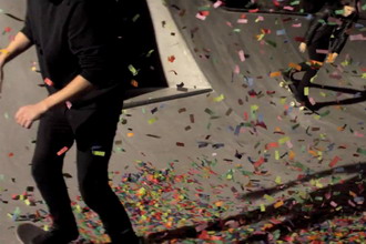 Jamie xx 与 Romy 合作新单曲《Loud Places》MV