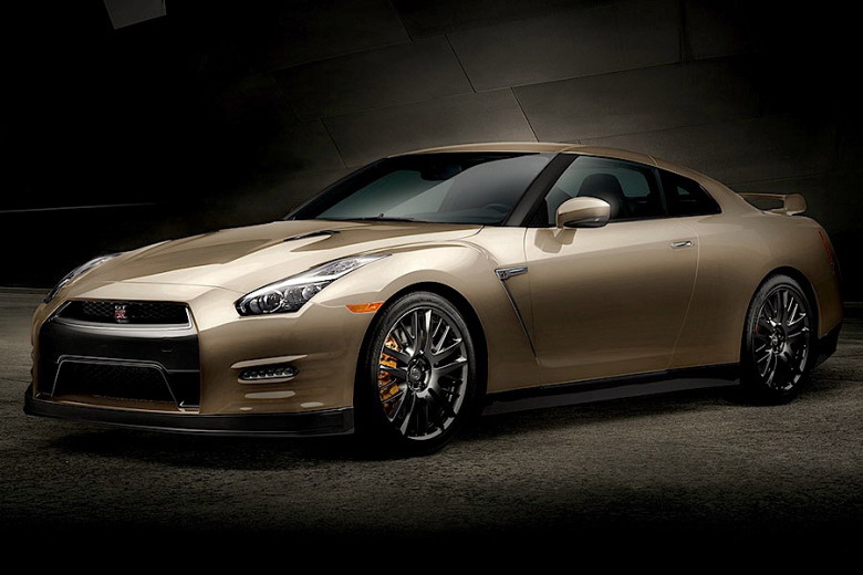 日产 2016 年式样 Nissan GT-R Gold 45 周年纪念版本