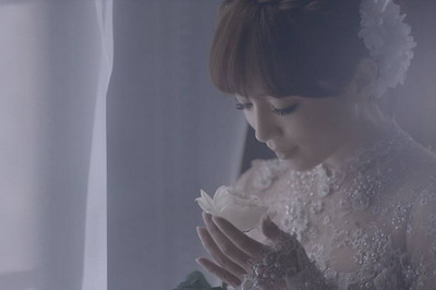 滨崎步全新单曲《The GIFT (feat. 林俊杰)》