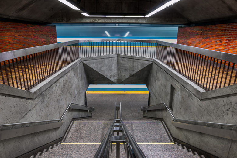 Chris Forsyth 摄影企划作品「Montreal Metro Project」