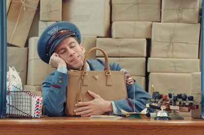 Prada 打造「The Postman Dreams」系列时尚短片