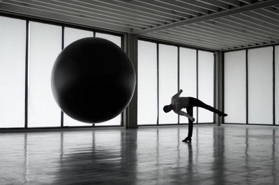 Daniel Arsham 与 Calvin Klein 合作短片「MOVEment」