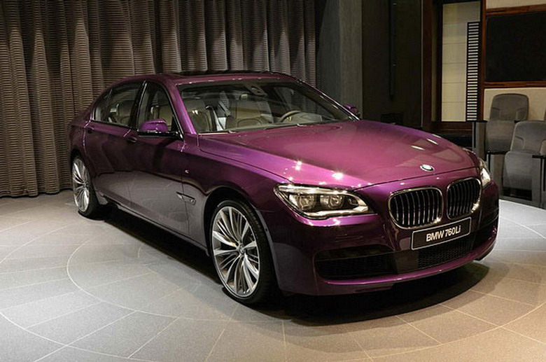 宝马 BMW 于阿布扎比发表魅惑紫色 760Li 鉴赏