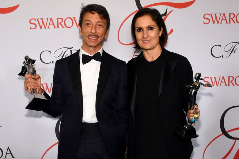 Maria Grazia Chiuri 与 Pierpaolo Piccioli 荣获美国时装设计师协会(CFDA)国际大奖