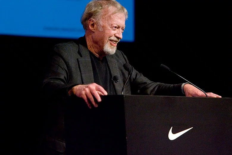 Nike 联合创始人 Phil Knight 卸任董事长一职