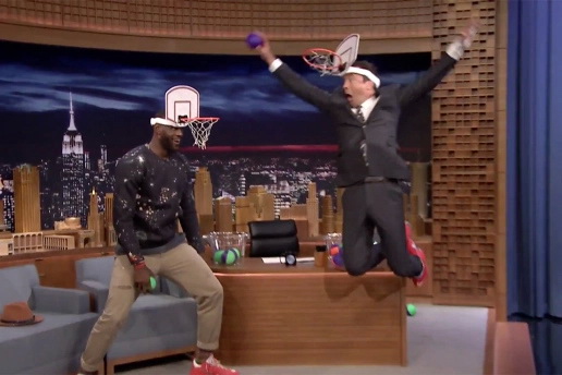 Jimmy Fallon 于《The Tonight Show》「爆扣」LeBron James