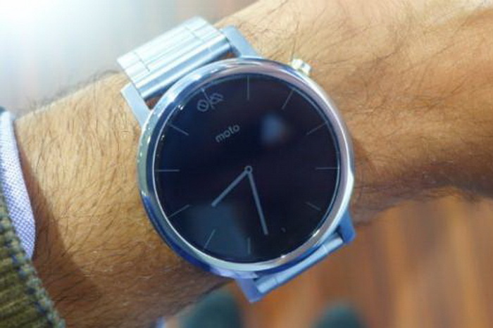 Moto 360 二代：表身更显纤薄但黑边仍存